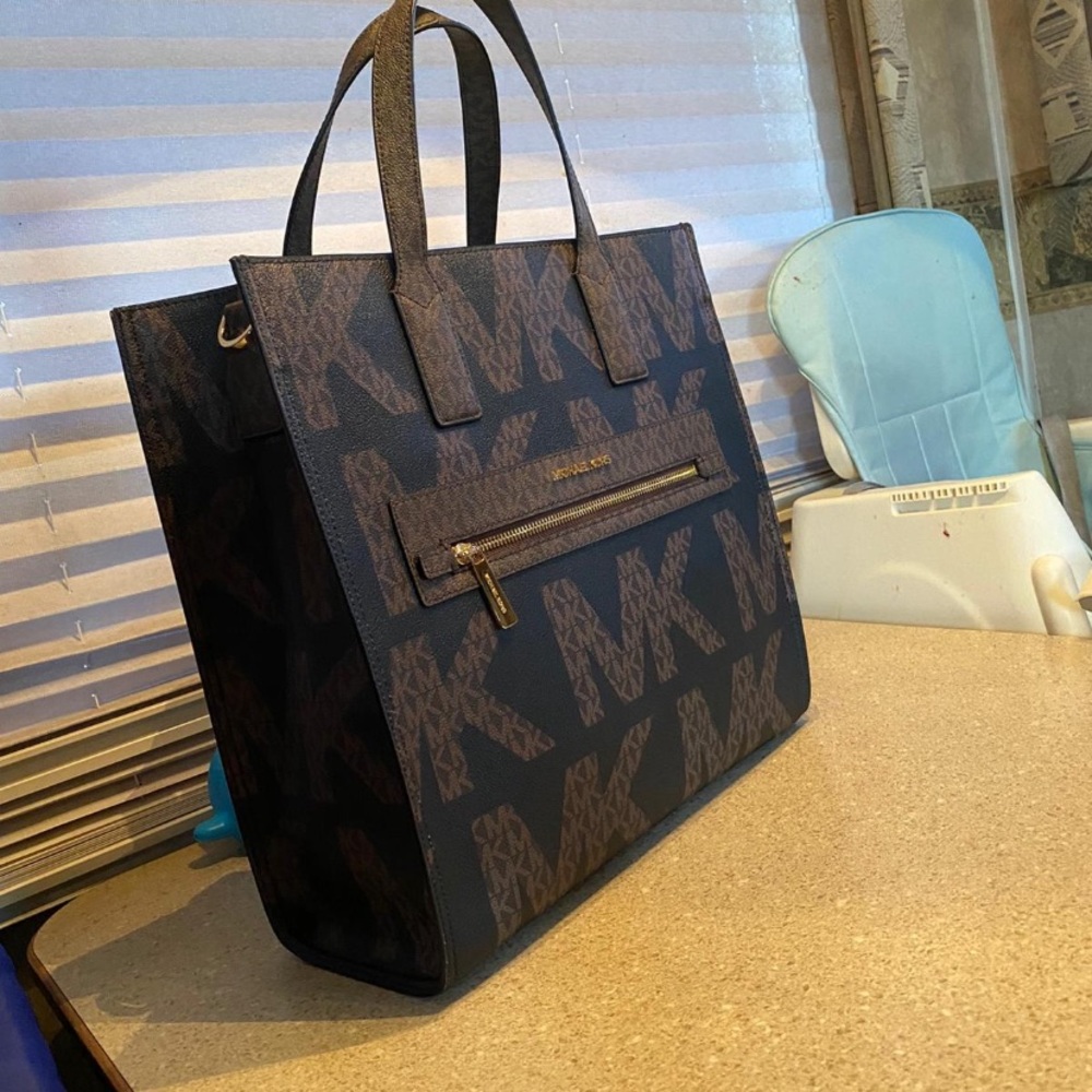 Michael kors tote